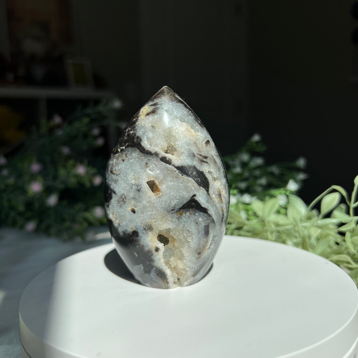 Druzy Sphalerite Flame Carving